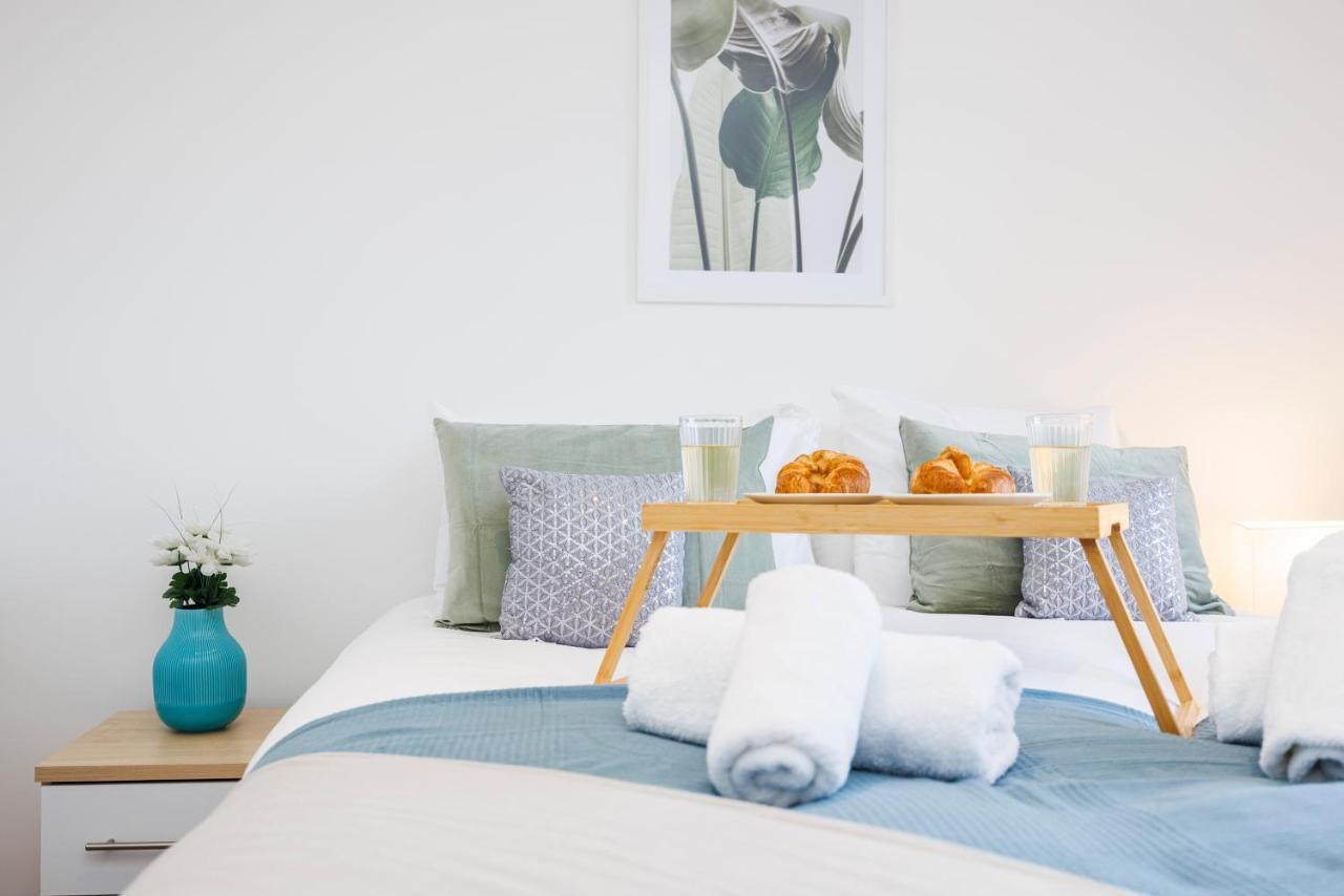 Cresta House - Modern Apartments ルートン エクステリア 写真