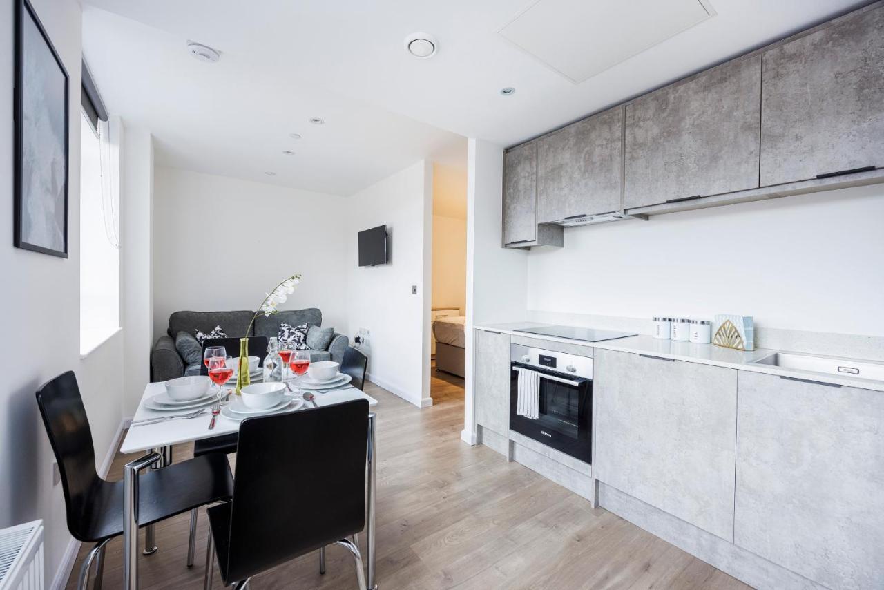 Cresta House - Modern Apartments ルートン エクステリア 写真