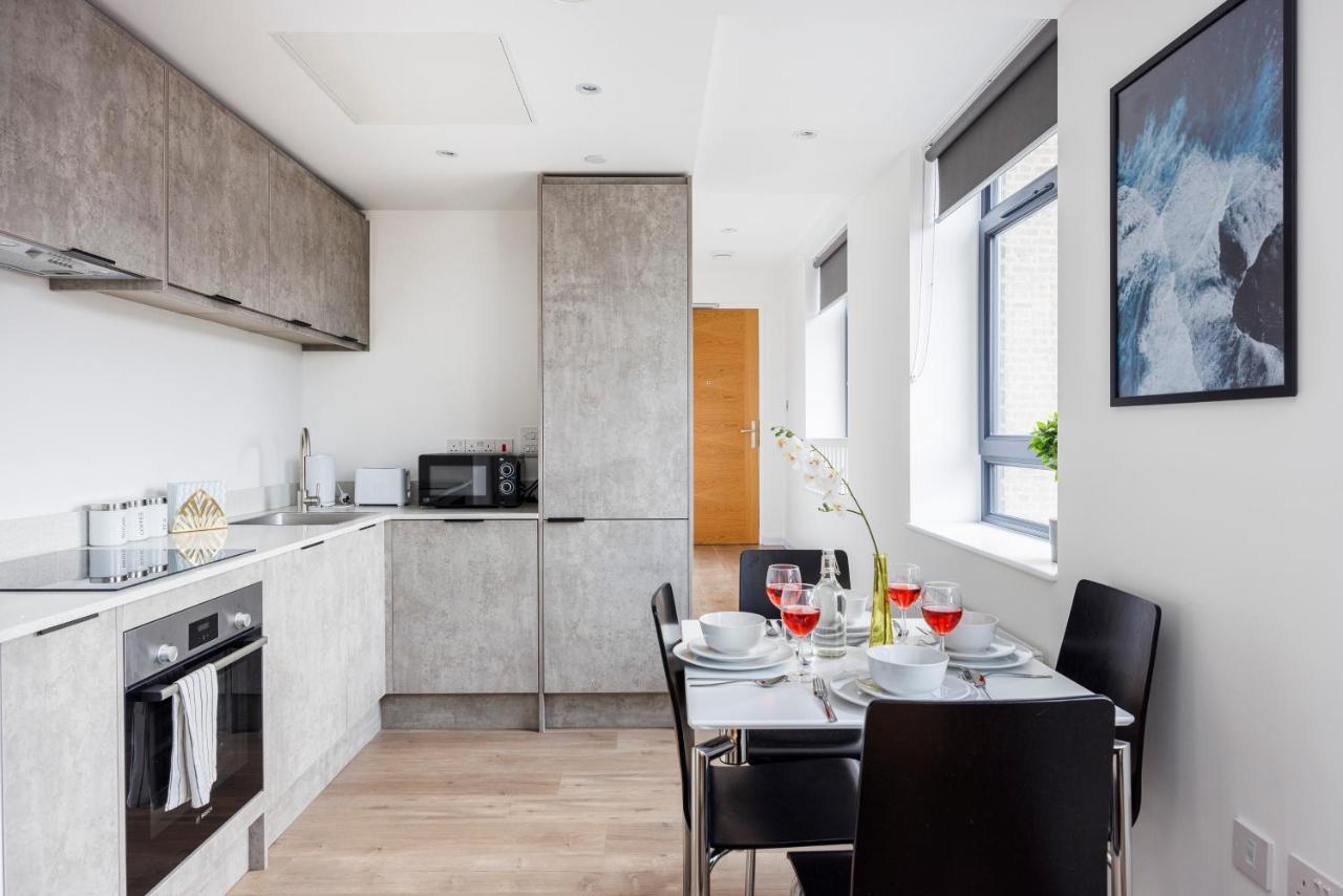 Cresta House - Modern Apartments ルートン エクステリア 写真