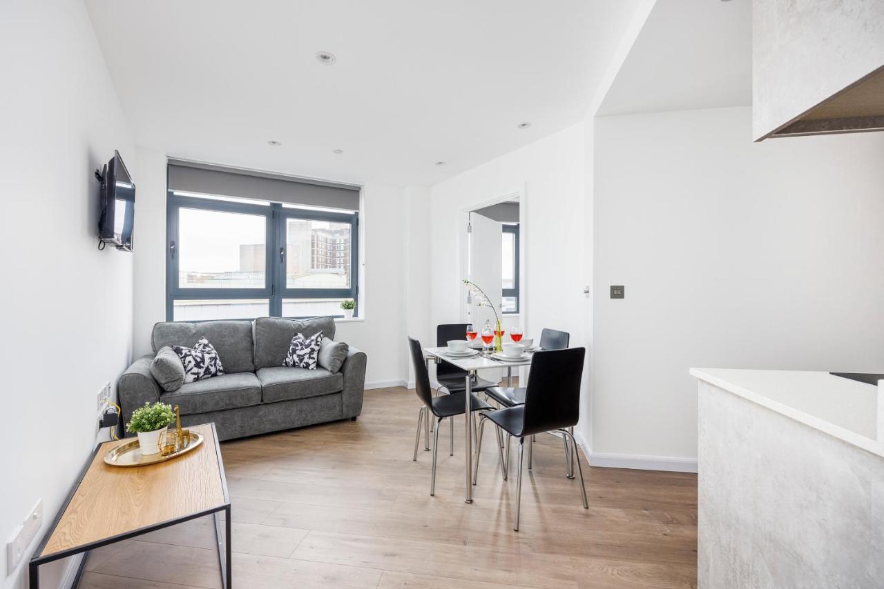 Cresta House - Modern Apartments ルートン エクステリア 写真