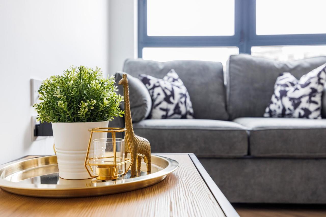 Cresta House - Modern Apartments ルートン エクステリア 写真