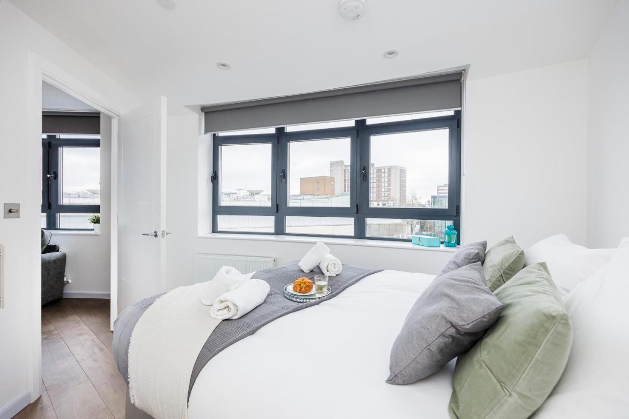 Cresta House - Modern Apartments ルートン エクステリア 写真
