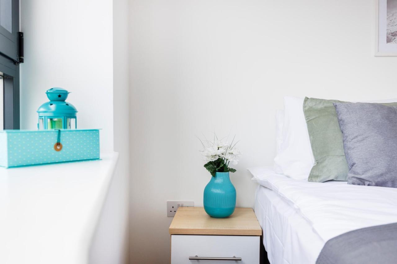 Cresta House - Modern Apartments ルートン エクステリア 写真