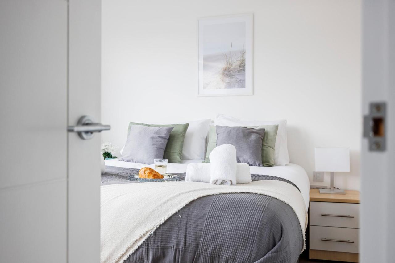 Cresta House - Modern Apartments ルートン エクステリア 写真