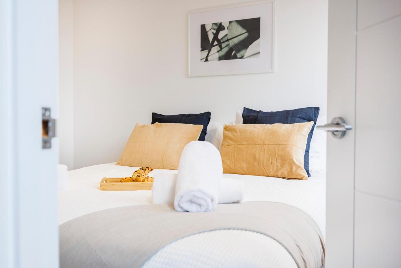 Cresta House - Modern Apartments ルートン エクステリア 写真