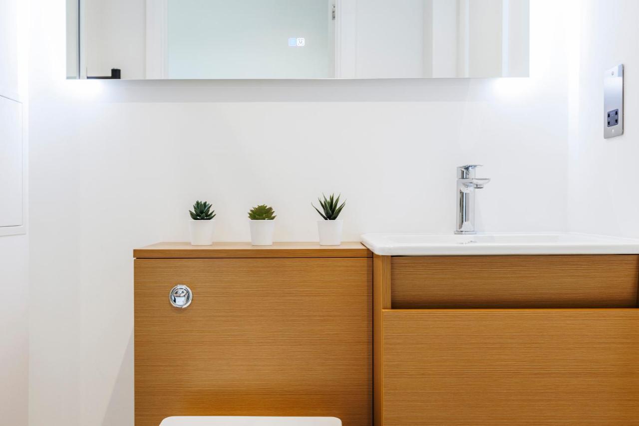 Cresta House - Modern Apartments ルートン エクステリア 写真