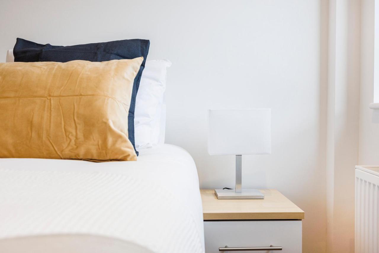 Cresta House - Modern Apartments ルートン エクステリア 写真