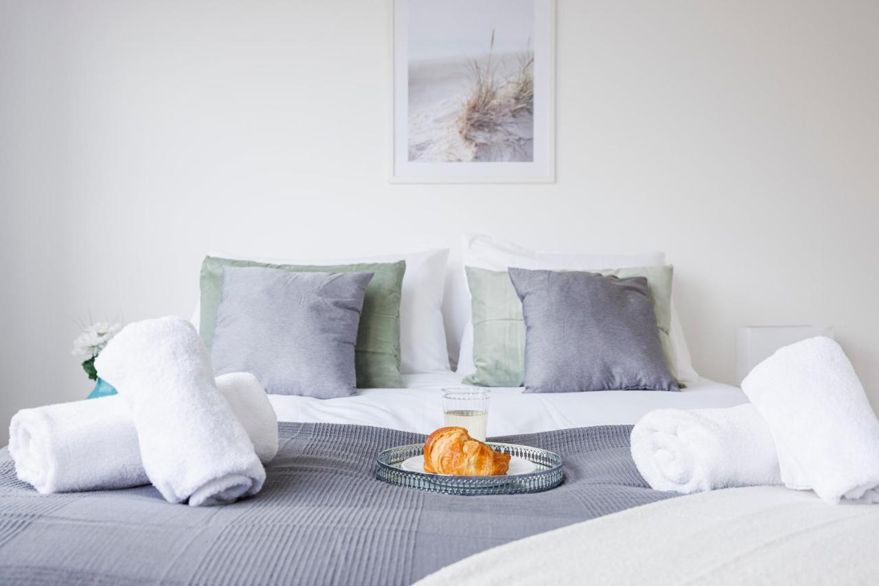 Cresta House - Modern Apartments ルートン エクステリア 写真