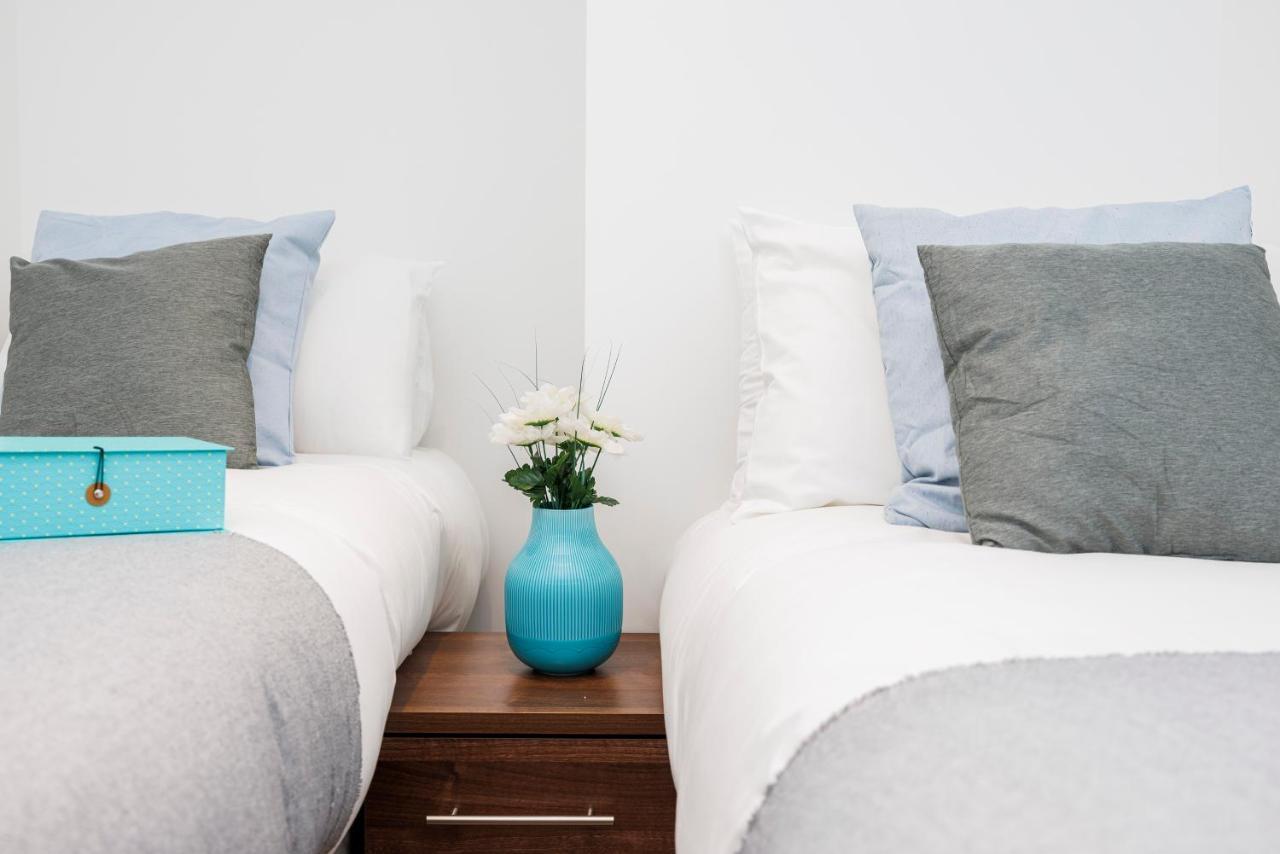 Cresta House - Modern Apartments ルートン エクステリア 写真