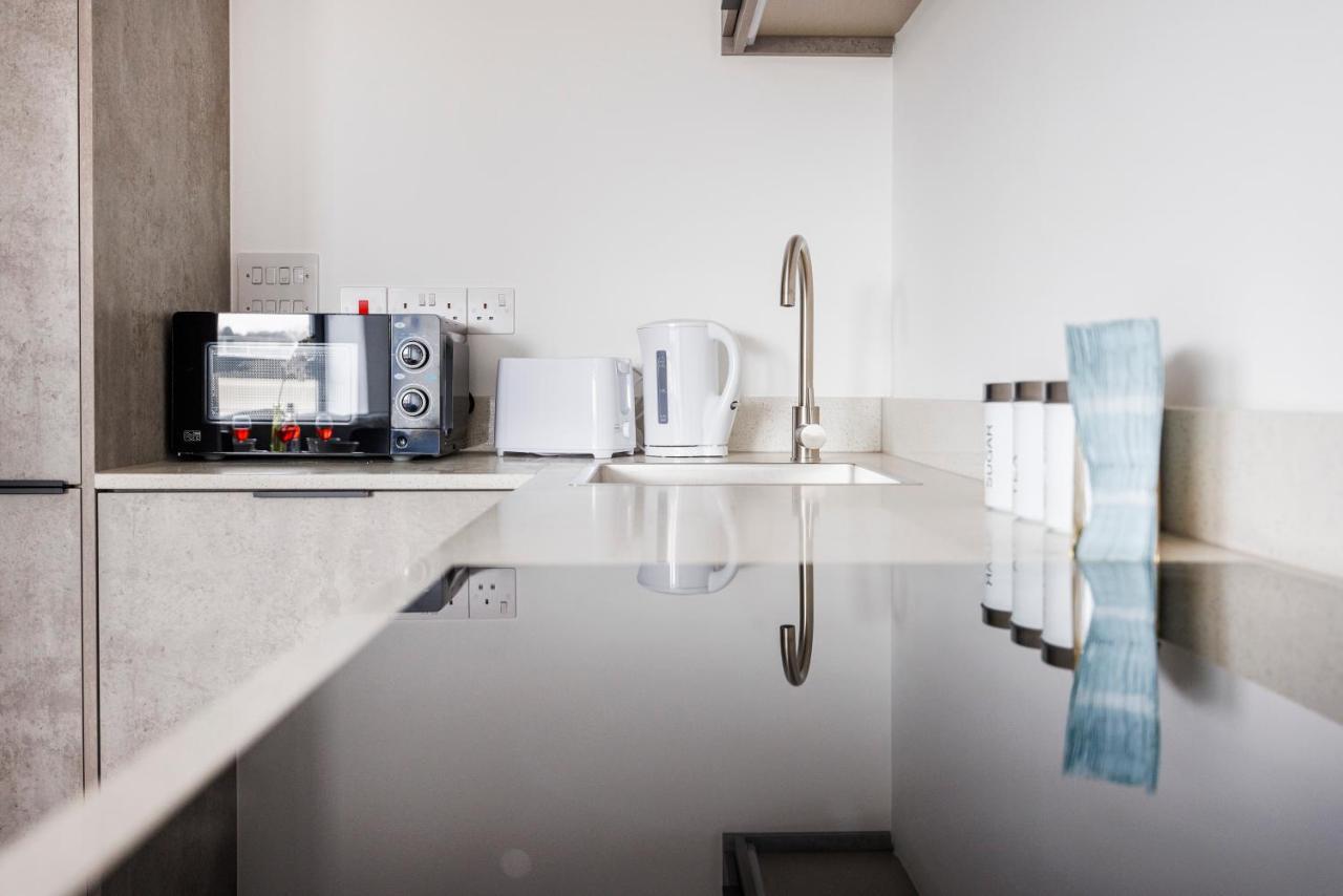 Cresta House - Modern Apartments ルートン エクステリア 写真