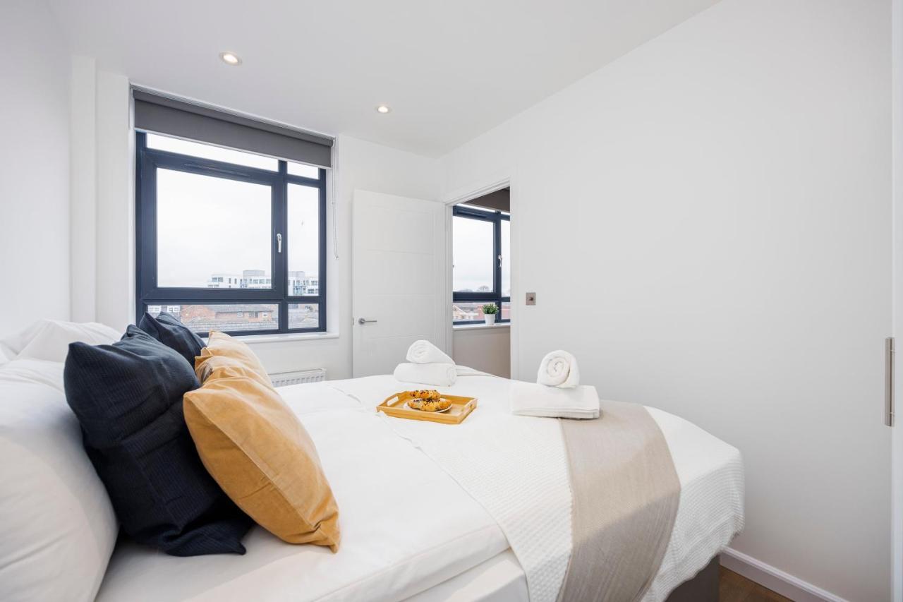 Cresta House - Modern Apartments ルートン エクステリア 写真