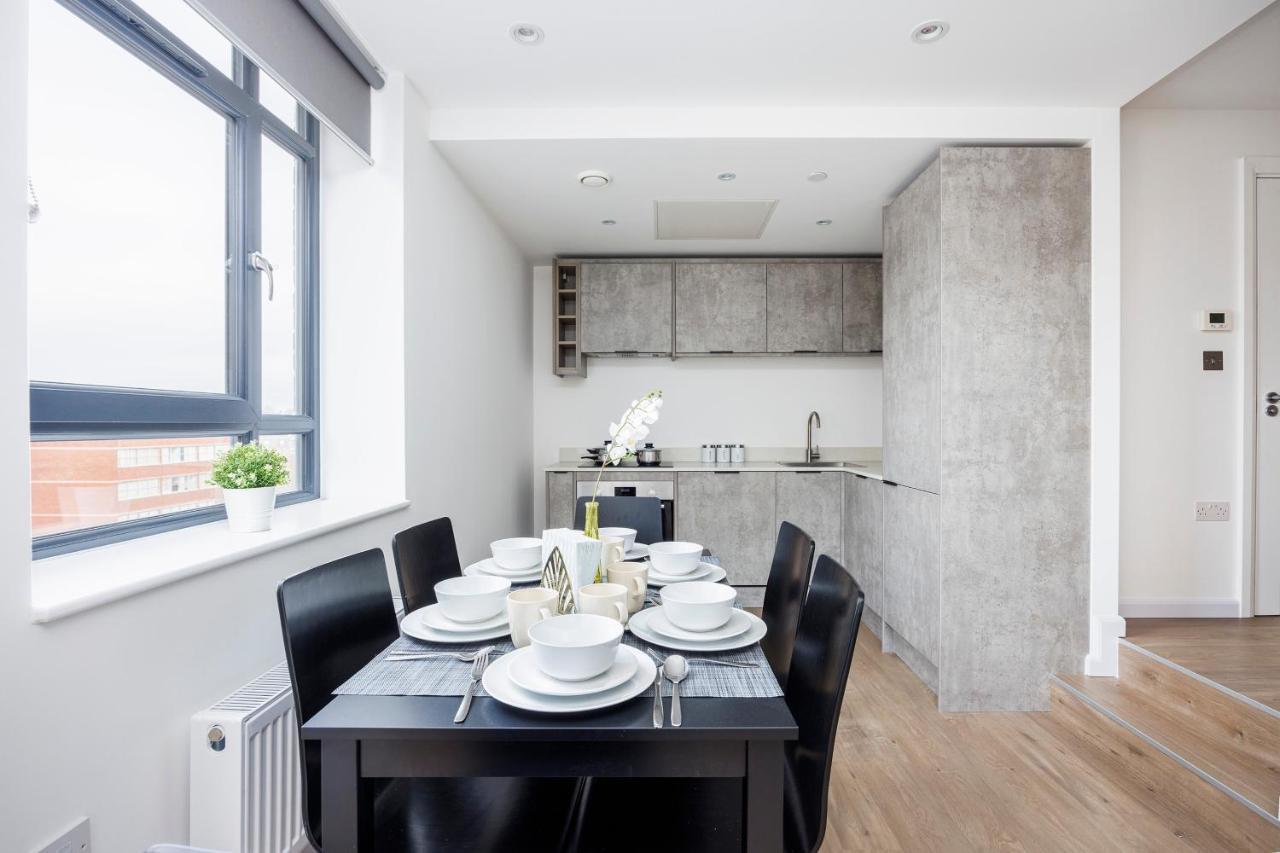 Cresta House - Modern Apartments ルートン エクステリア 写真