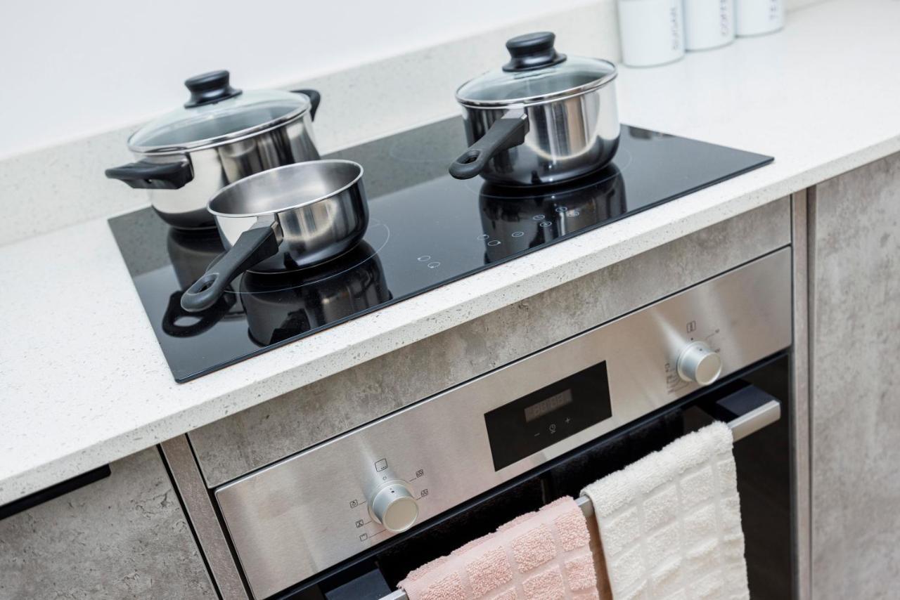 Cresta House - Modern Apartments ルートン エクステリア 写真